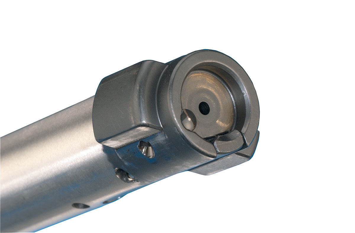 The Howa does  not have an  external extractor. The plunger-type ejector and extractor are located within the bolt face.